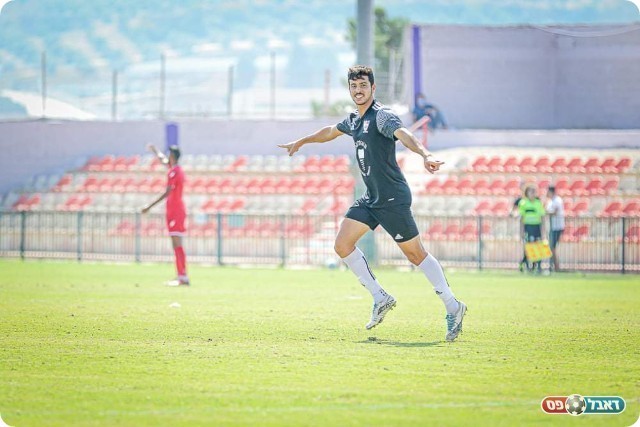 ניר עזריה (נזיה סולטן)